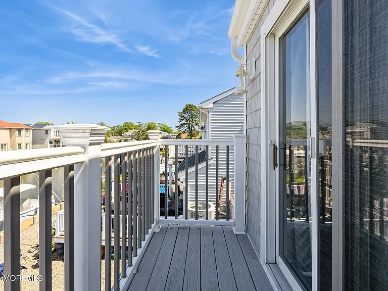 22 Longpoint Dr — Photo 23