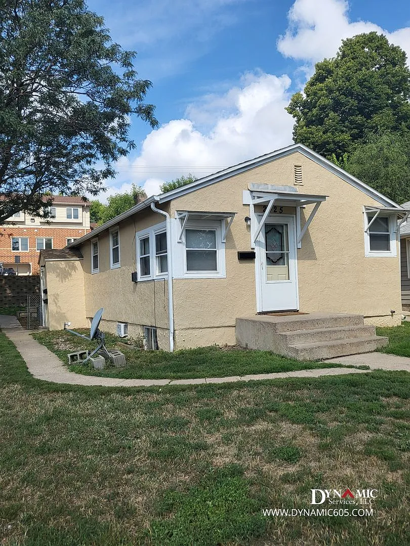 2425 S Norton Avenue | 3-Plex Augustana College Area — Photo 1