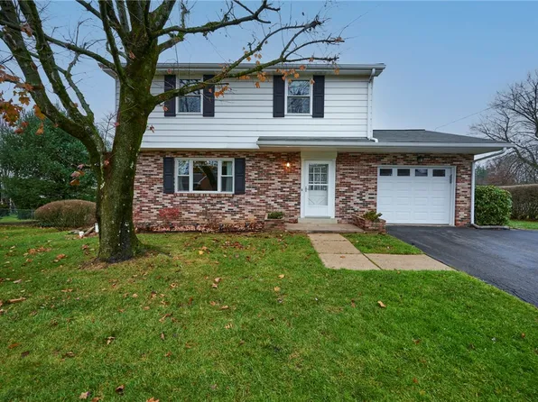 222 Pinewood Dr, Butler, PA 16001