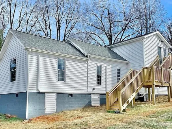 105 Fairmont Dr, Bassett, VA 24055