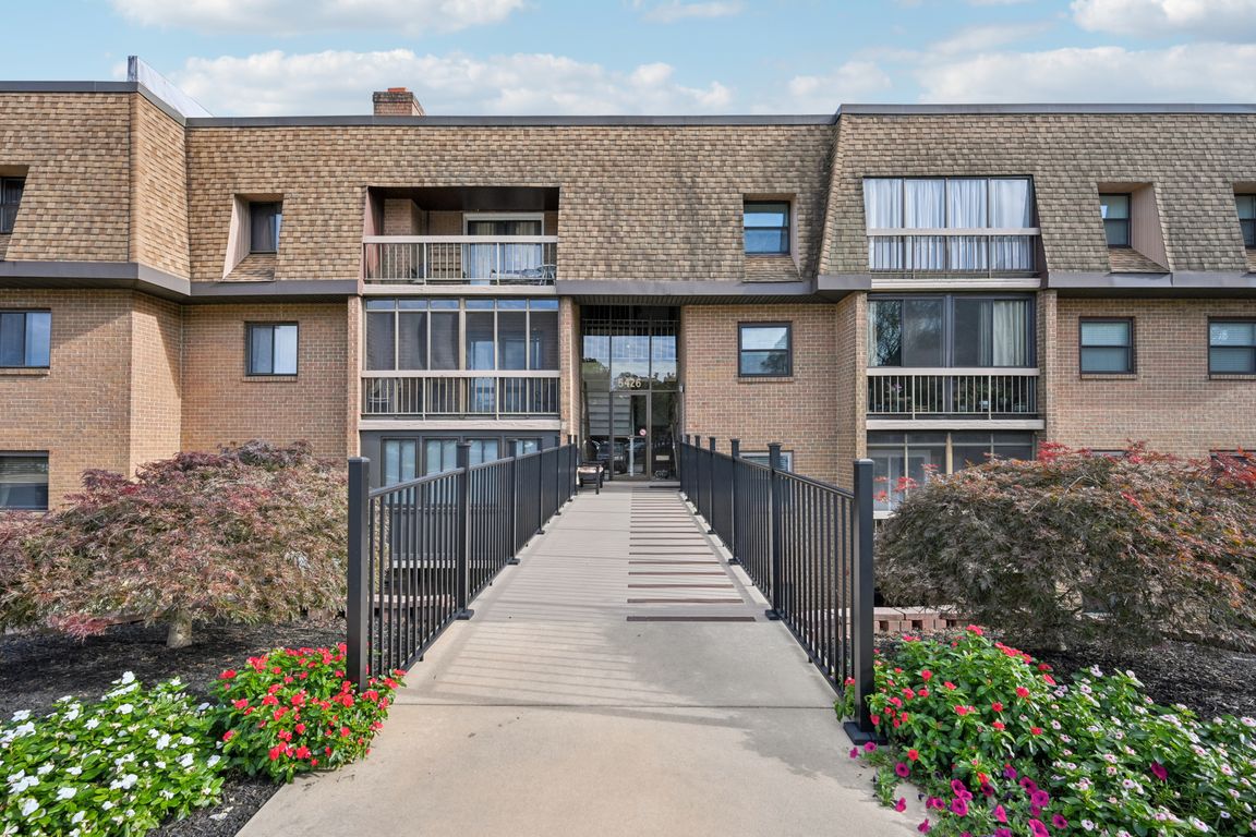 Valley Green Dr-S1810-001.jpg