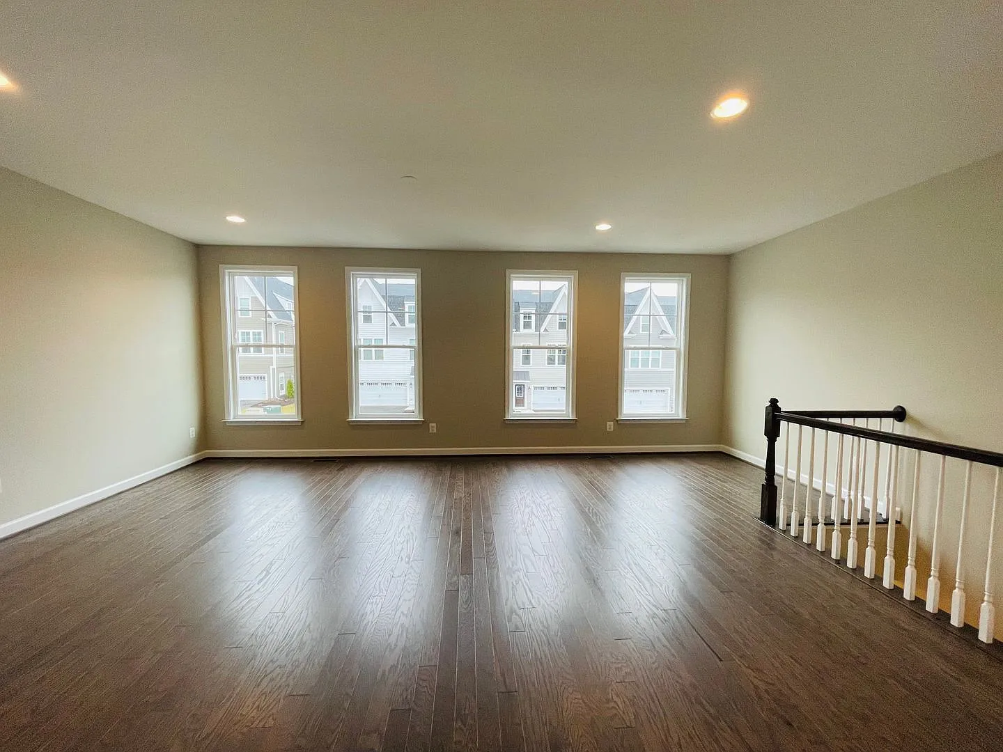 Townhouse for Rent in Preston Lake — Photo 2