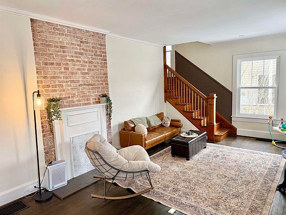 2nd image of 718 Walnut Ave