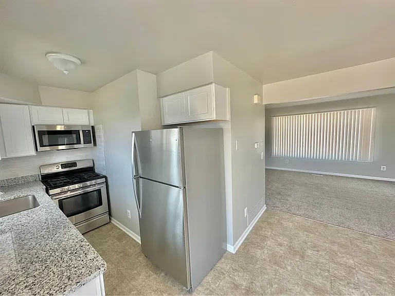 23121 Hoffman St — Photo 11