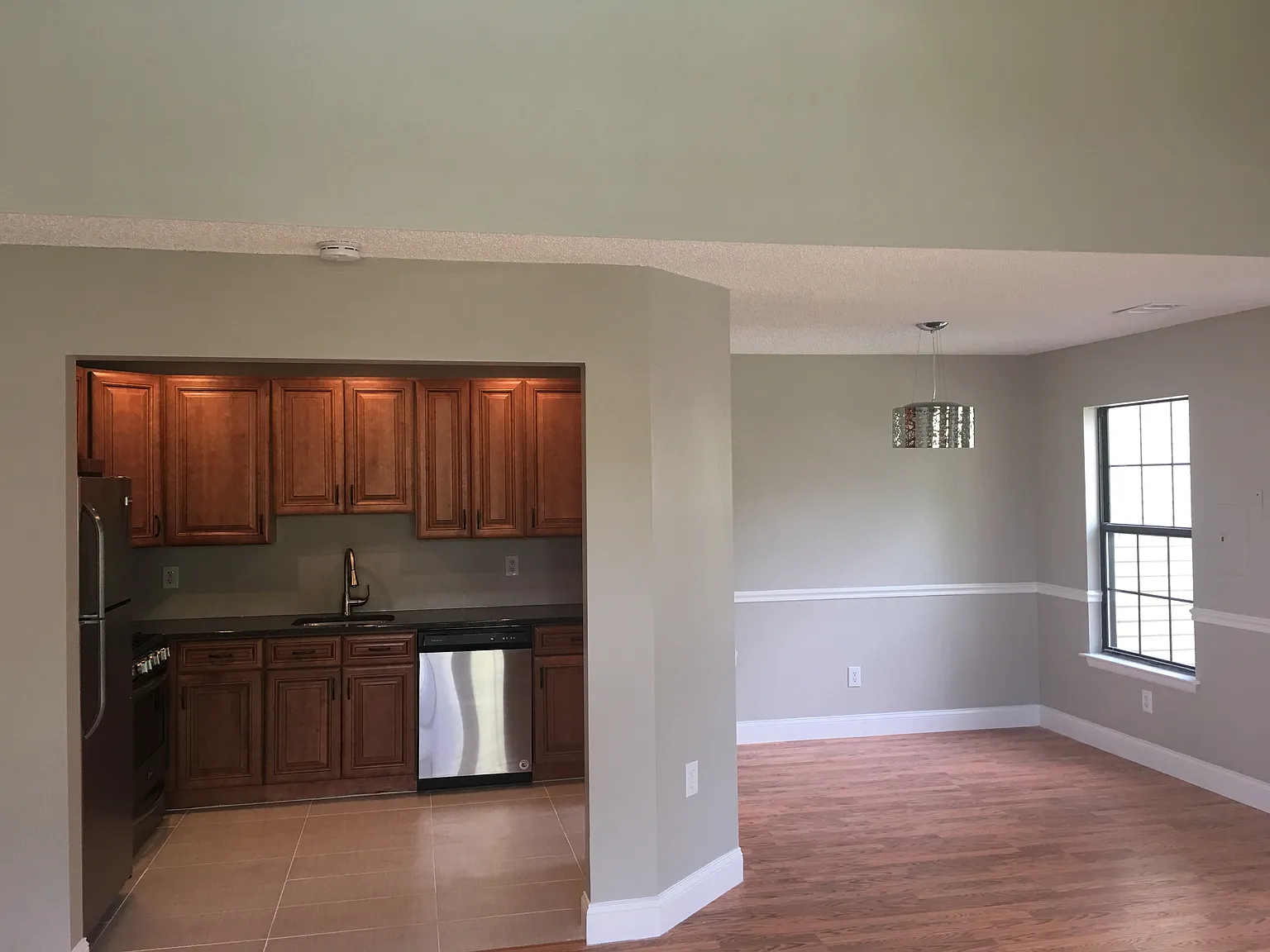 701 Ivy Ct photo 1