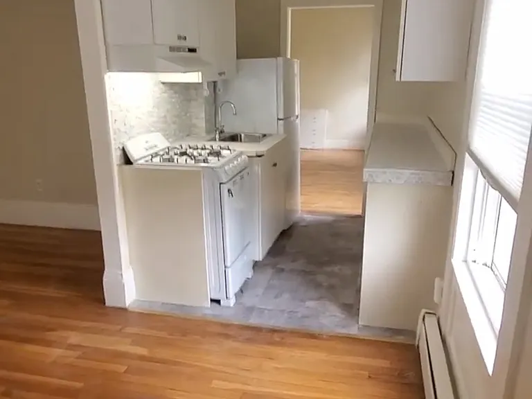 47 Railroad Ave #2R — Photo 4