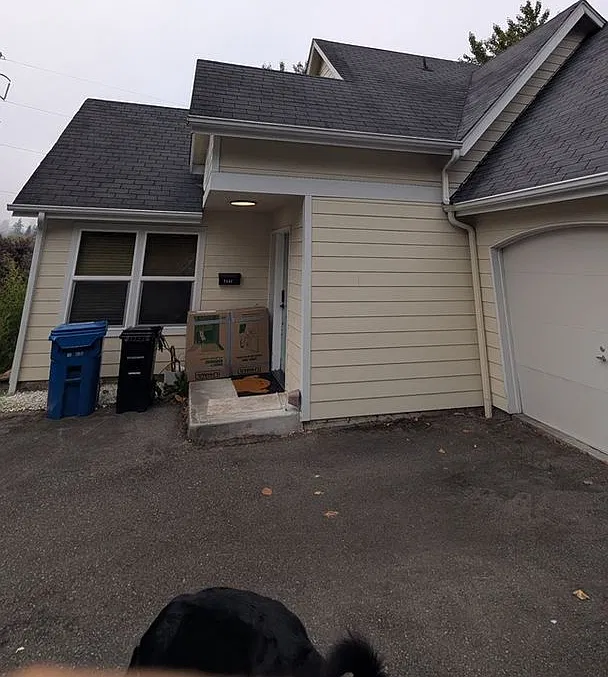 Spacious 4BR House in West Seattle — Photo 1