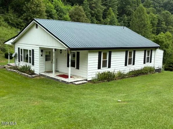 237 April Dr, Clinchco, VA 24226