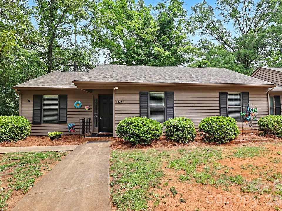 1st image of 123 Cedar Holw