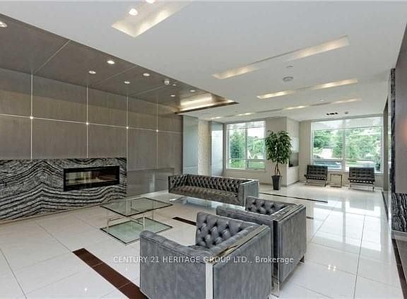 4th image of 7167 Yonge St Unit 721