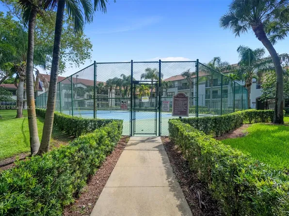530 S Park Rd #1811, Hollywood, FL 33021