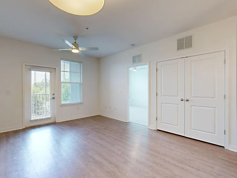 Essex Luxe Apartments — Photo 48
