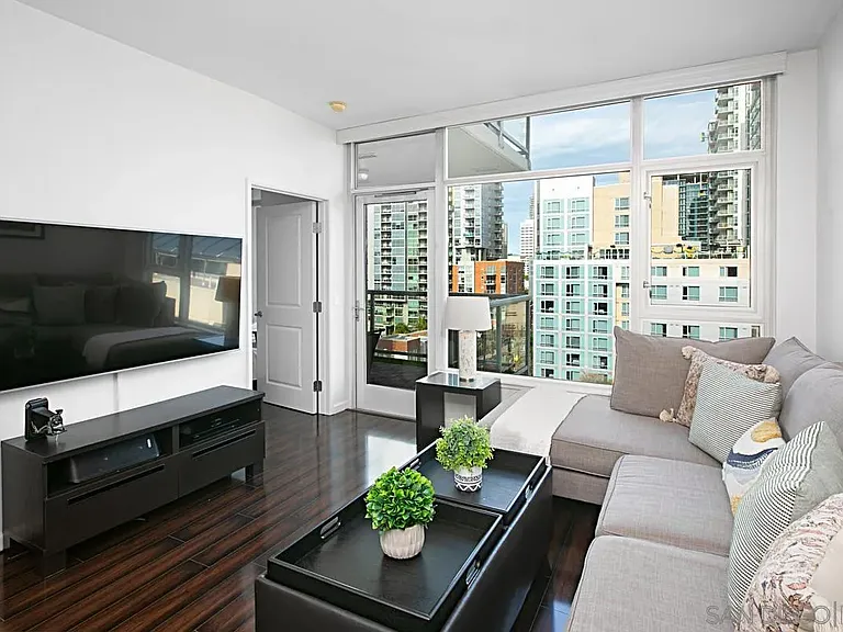 427 9th Ave #808 — Photo 3