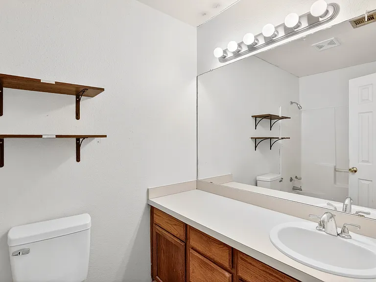 1016 Hatton St — Photo 11