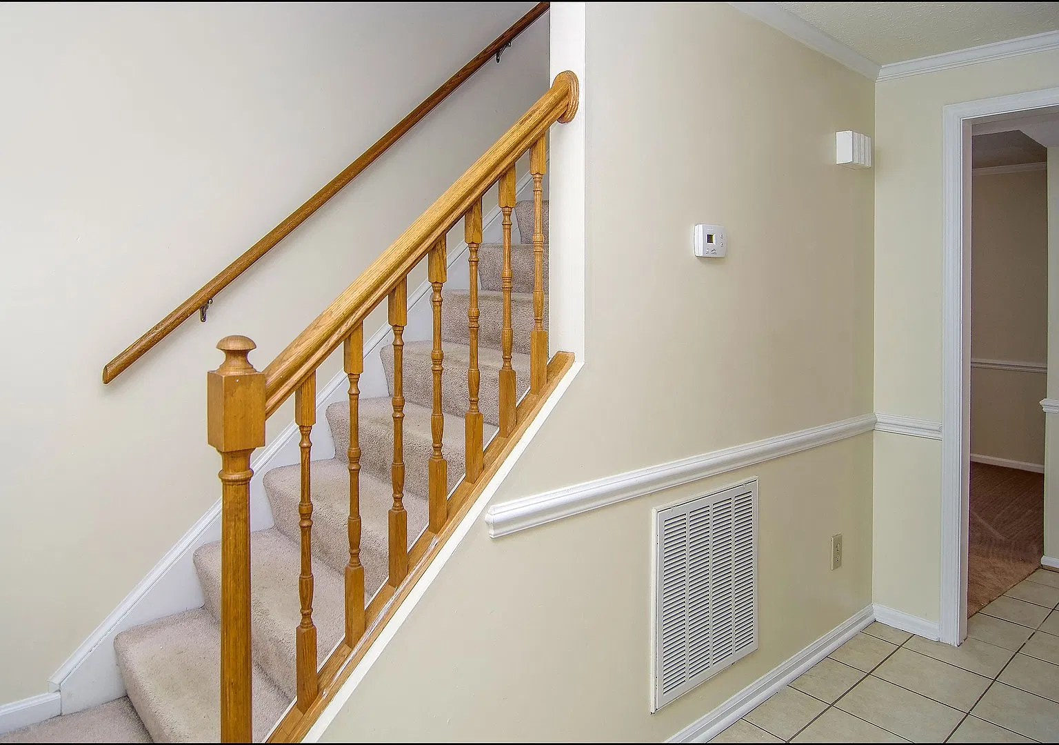 Spacious 3-Bedroom Home with Fenced Backyard in Denbigh Shores — Photo 4