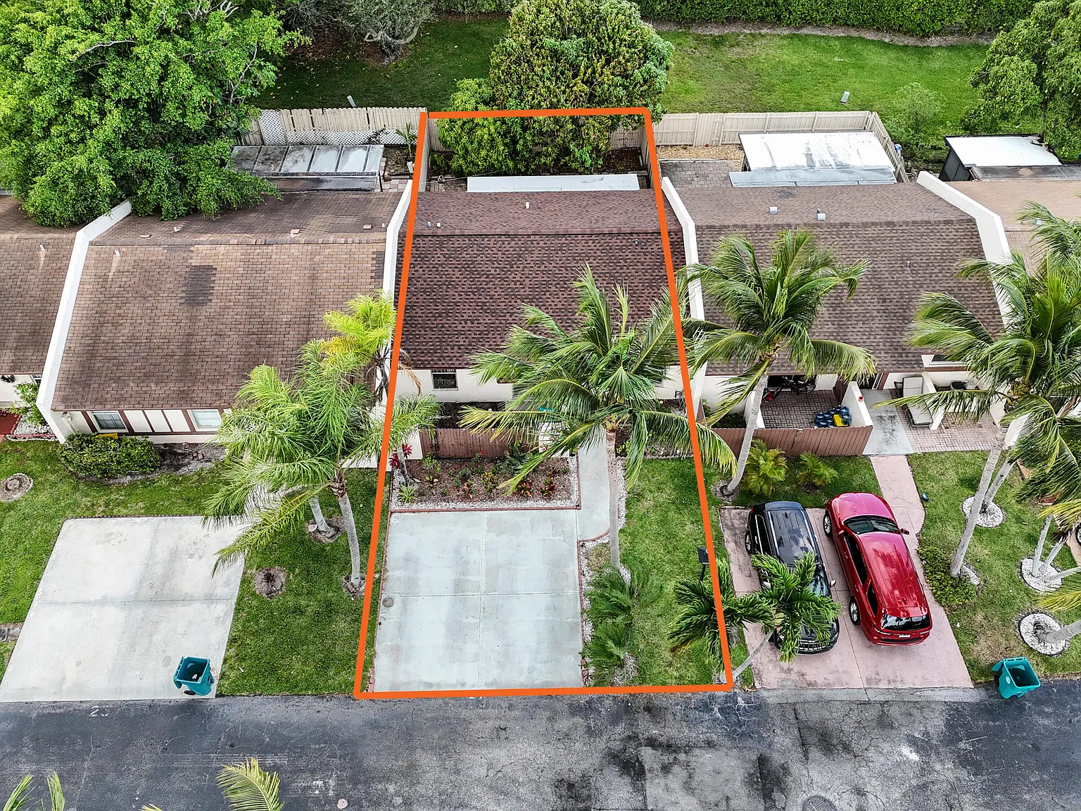 3 bed, 2.0 bath, 1050 sqft, $2,400 — Photo 3