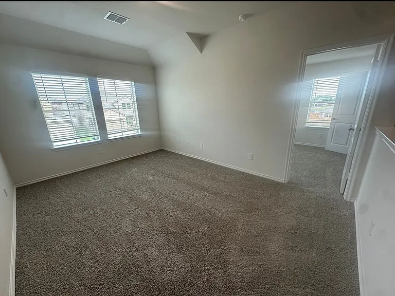 631 Minnie Ln — Photo 10