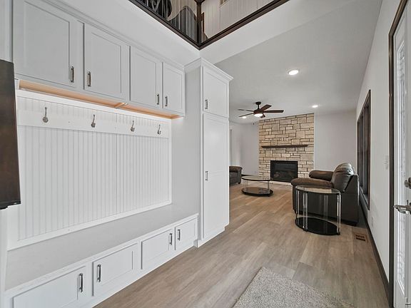 4th image of 1325 Country Club Rd