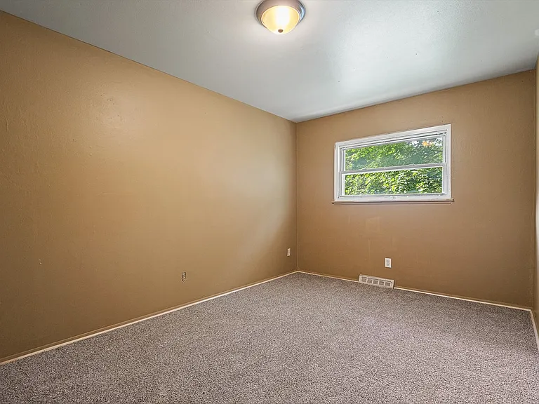 1118 Lincoln Ave — Photo 9