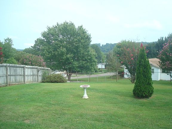 5th image of 2300 Monterey Ln