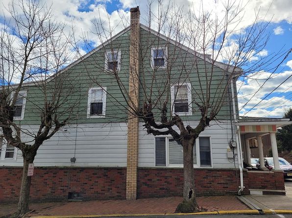 138 Water St, New Philadelphia, PA 17959