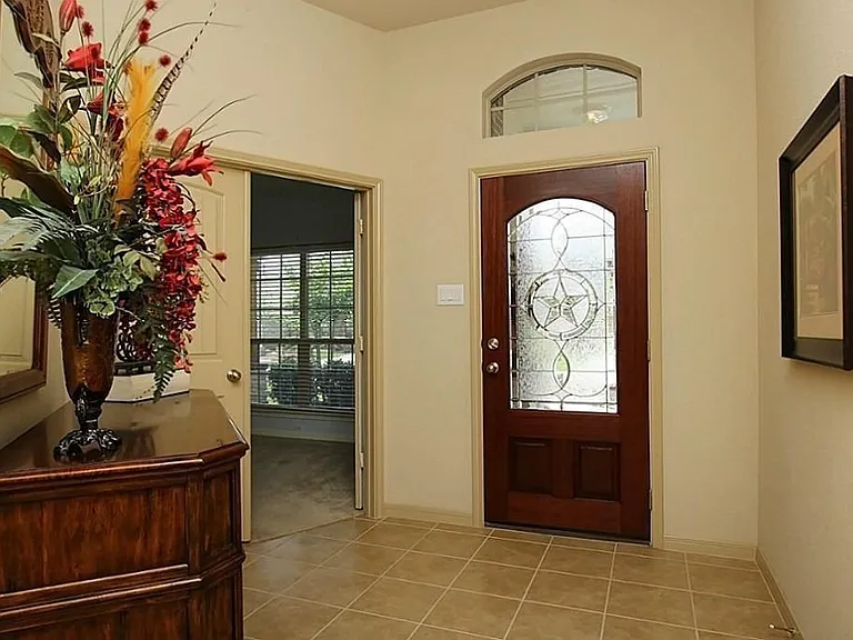 18907 Cove Pointe Dr — Photo 3