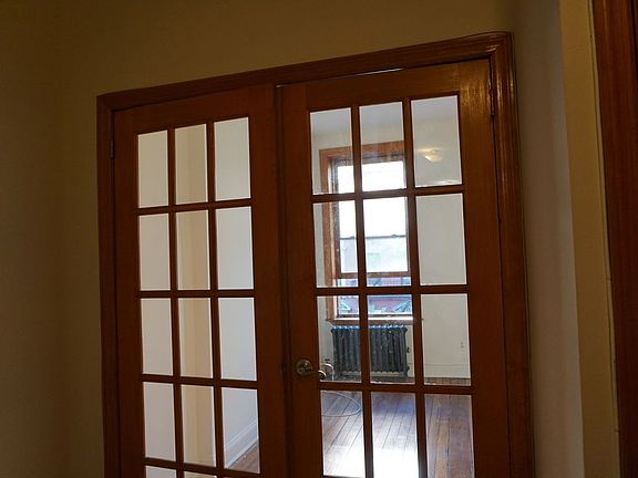 2nd image of 114 E 7th St APT 10