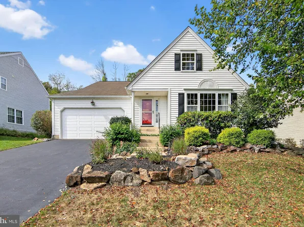 526 Larkins Bridge Dr, Downingtown, PA 19335