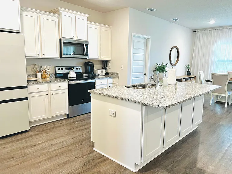 504 Cove Villa St — Photo 3