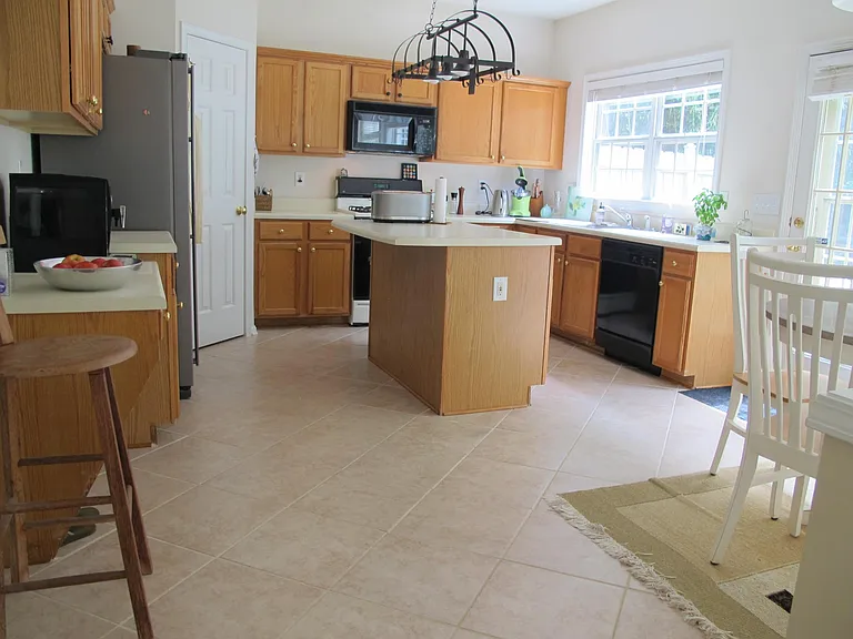 5136 Wellisford Ct — Photo 2