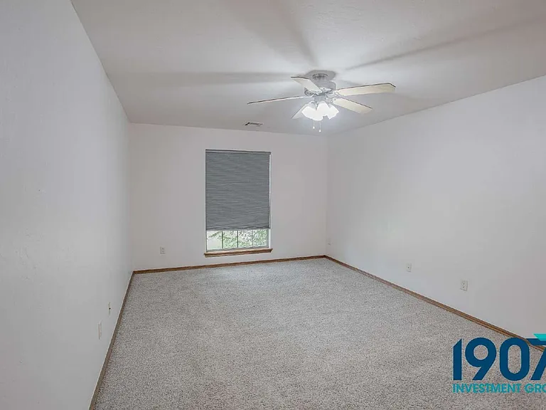2508 Tyler Ln — Photo 16