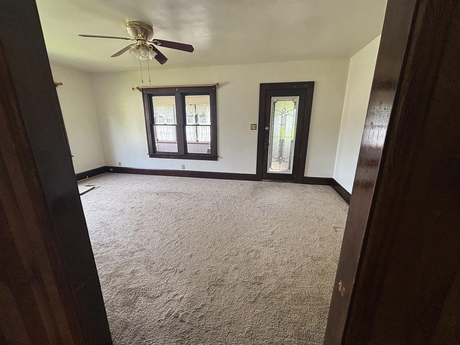 3 bed, 1000 sqft, $1,300 — Photo 3