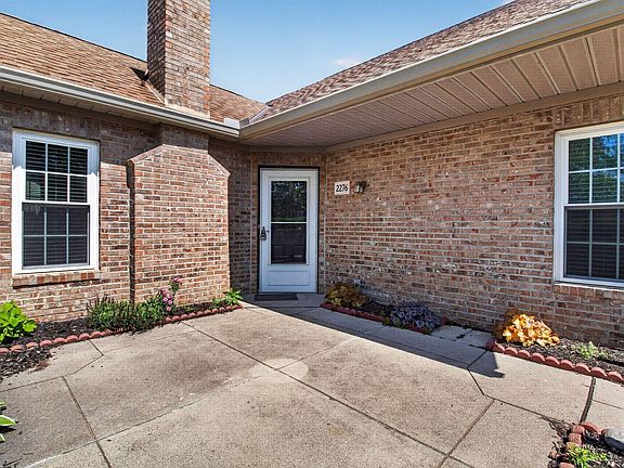 3rd image of 2276 Willowside Ln