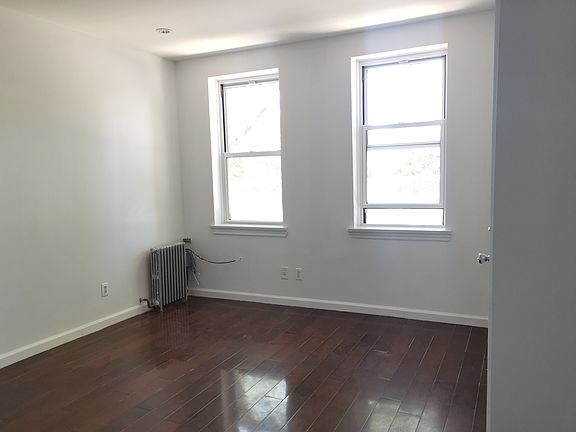 3rd image of 89 Dahlgren Pl Floor 1