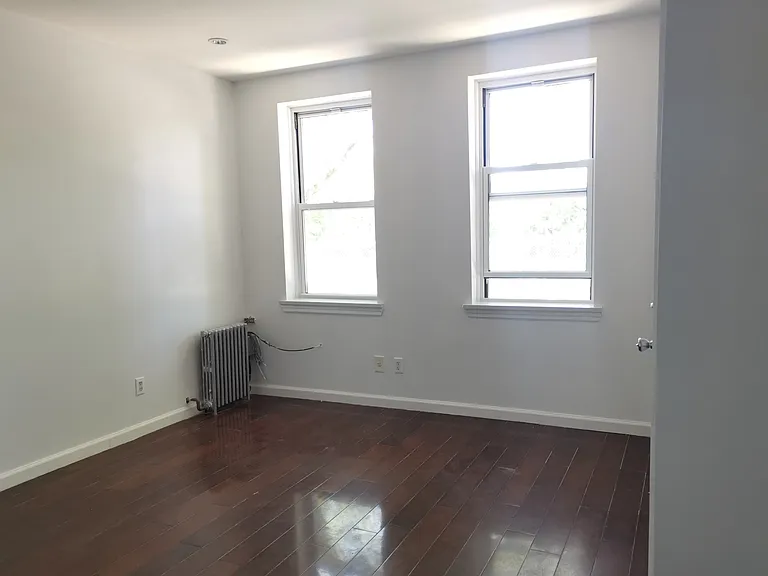 89 Dahlgren Pl #1 — Photo 3