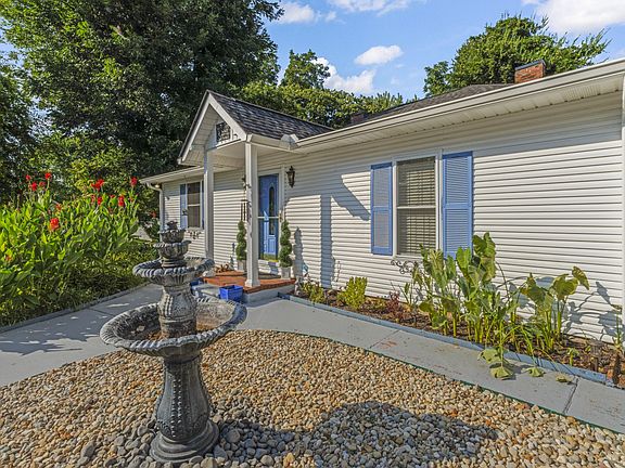 3rd image of 165 Rivergate Dr