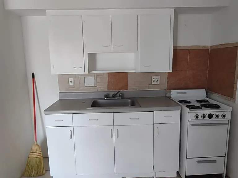 101 NW 29th Ave #3 — Photo 5