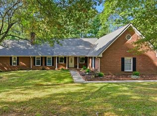 190 Willow Lake Ln, Sharpsburg, GA 30277