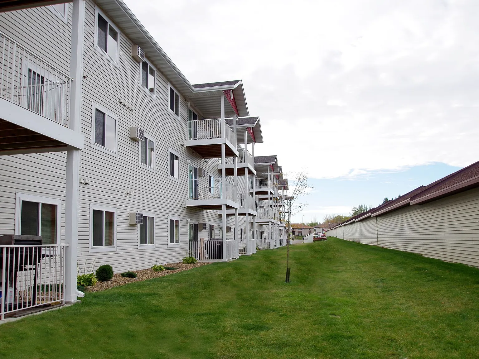 Belcastle Apartments — Photo 2