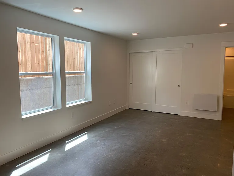 82 NE Shaver St #B — Photo 5