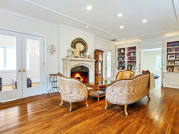 3rd image of 23 Dupont Ave