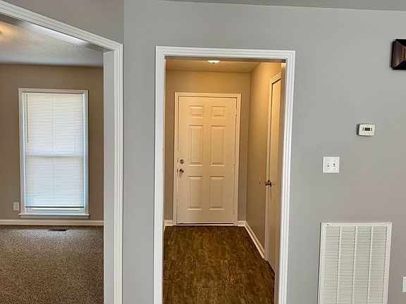 3rd image of 206 Millstone Cir