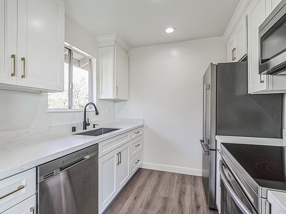 5th image of 1313 Southwest Boulevard #G