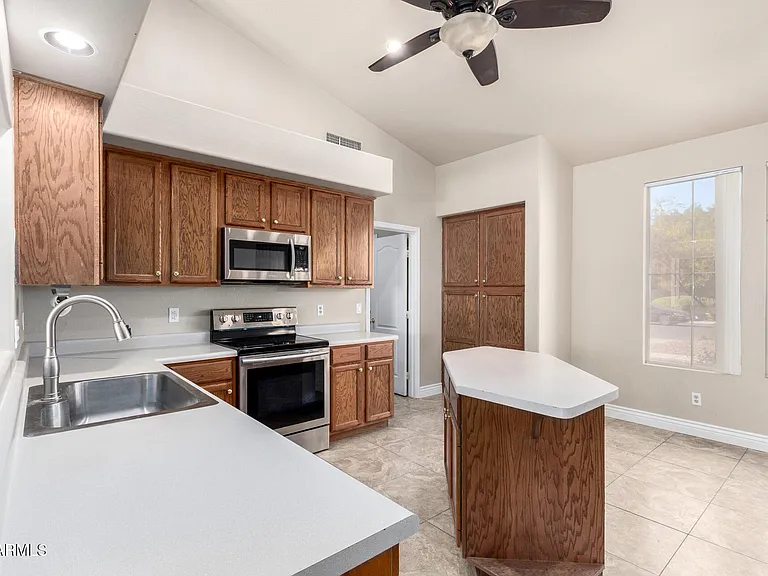 359 E Horseshoe Ave — Photo 12