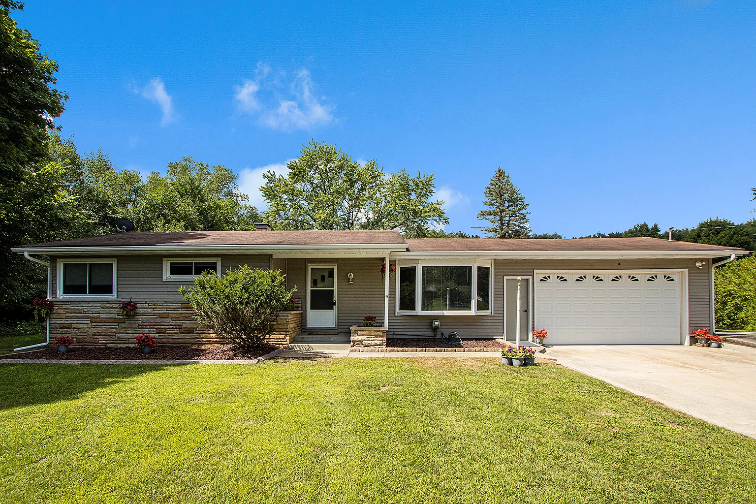 5649 N Sprinkle Rd photo 1
