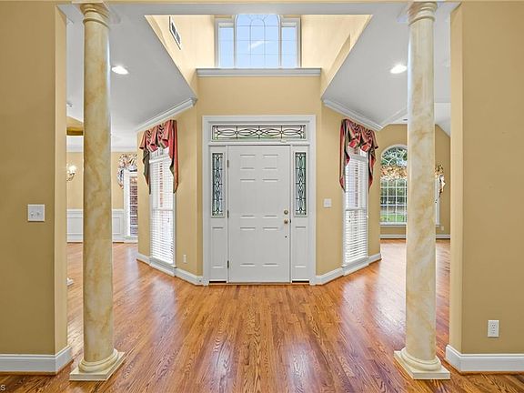 4th image of 3940 Newport Ct