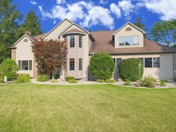 1114 Beechwood Dr, Nappanee, IN 46550