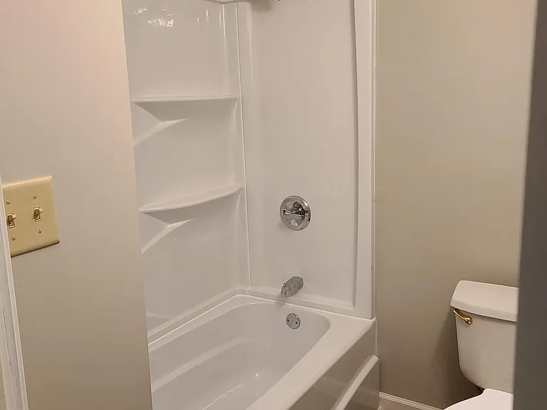 322 1/2 S Main St #4 — Photo 3