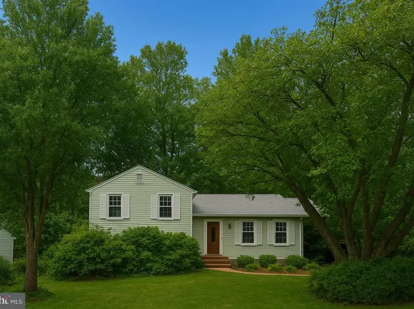 9303 Burnetta Dr, Fairfax, VA 22032