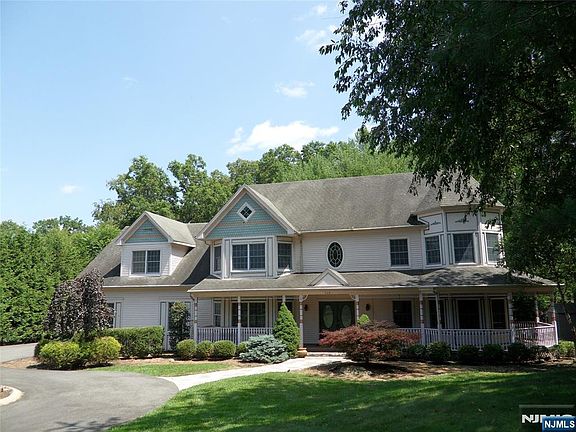 2nd image of 765 Colonial Rd